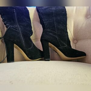 Knee high heeled lace up suede boots size 10